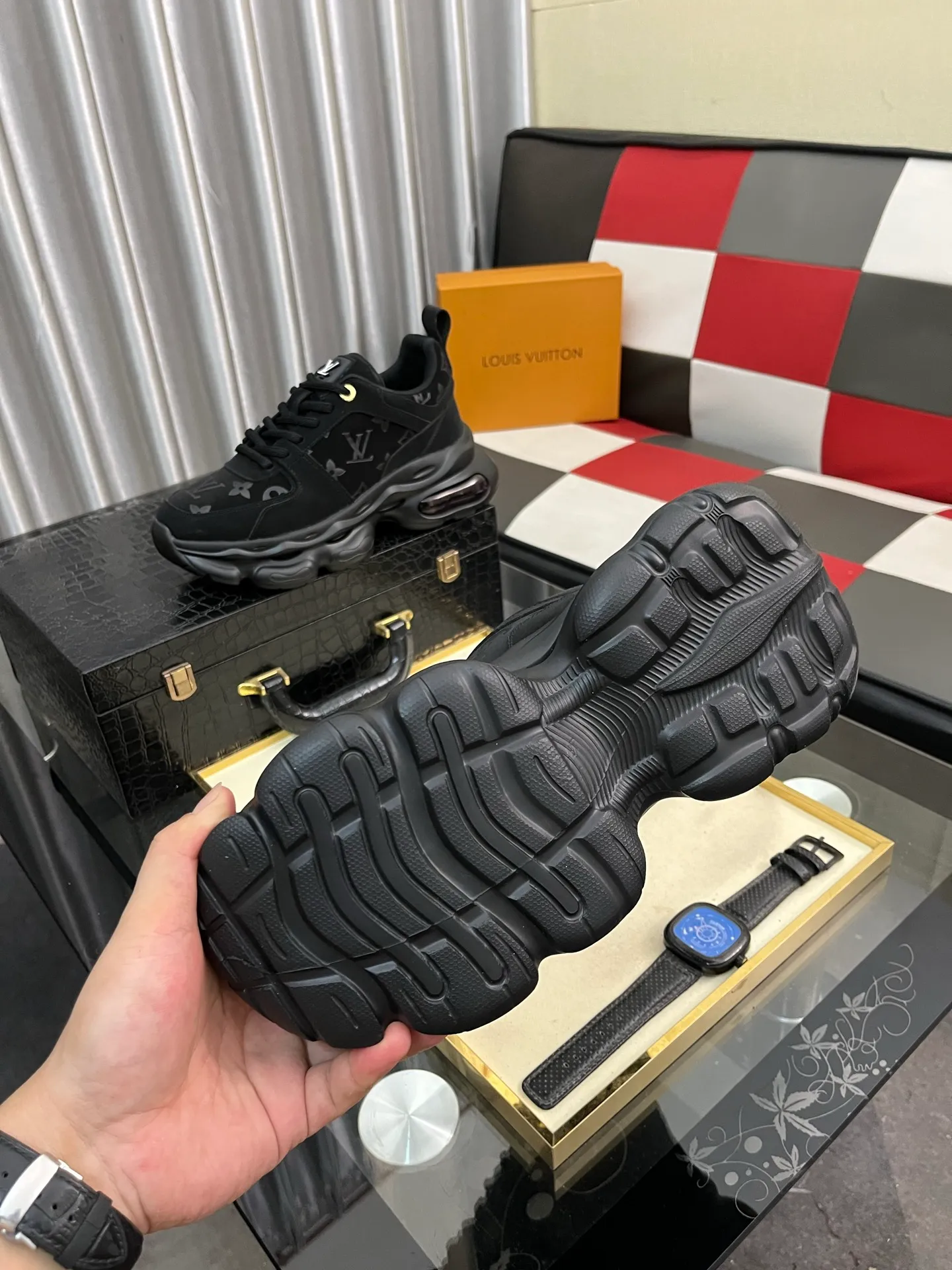 Men's shoes 💰458⌚️⌚️LV Louis Vuitton. The latest trendy casual shoes are popular in physical stores in sizes 38-44. New spring and summer comfortable imported custom original cowhide, unique jacquard fabric element design. Paired with sheepskin lining, Lv original bottom, [taiyang][taiyang] high-end packaging and high quality💪Details determine the quality, you can enter and leave the counter at will, welcome to compare🇮🇹